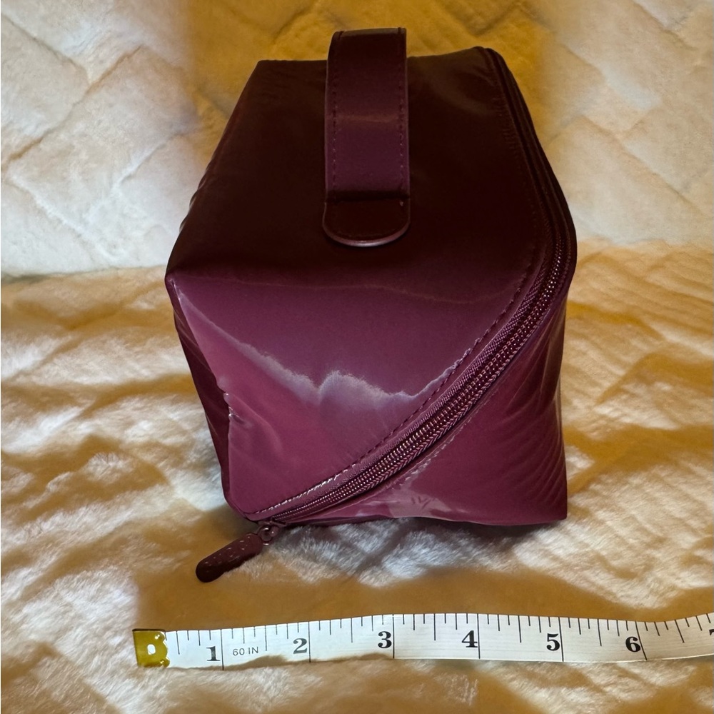 Gucci Beauty Glossy Toiletry Bag - Picture 3 of 7